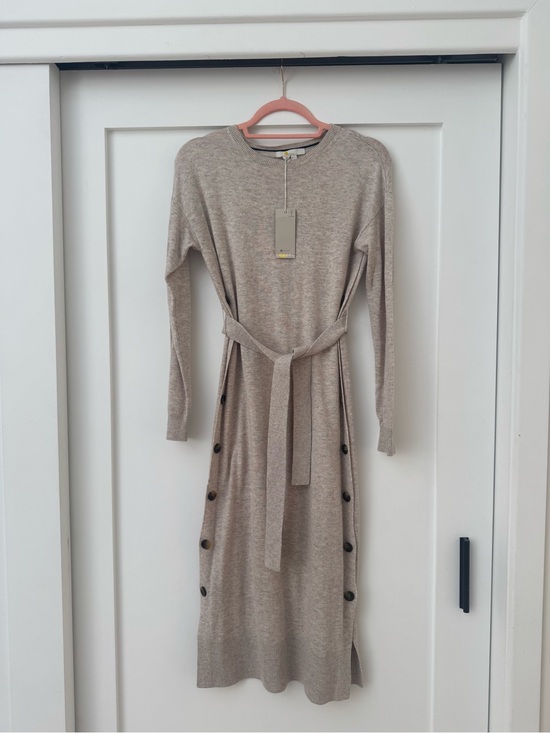 Boden Dresses & Skirts - Boden Taupe Knit Long-Sleeve Belted Midi Dress